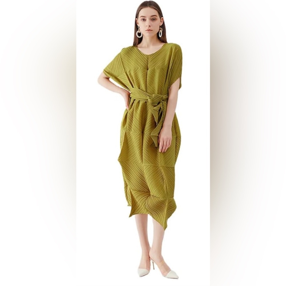 Yezoer Chic Olive Green Textured Dress
OS - dimensions included in pictures - Picture 1 of 5